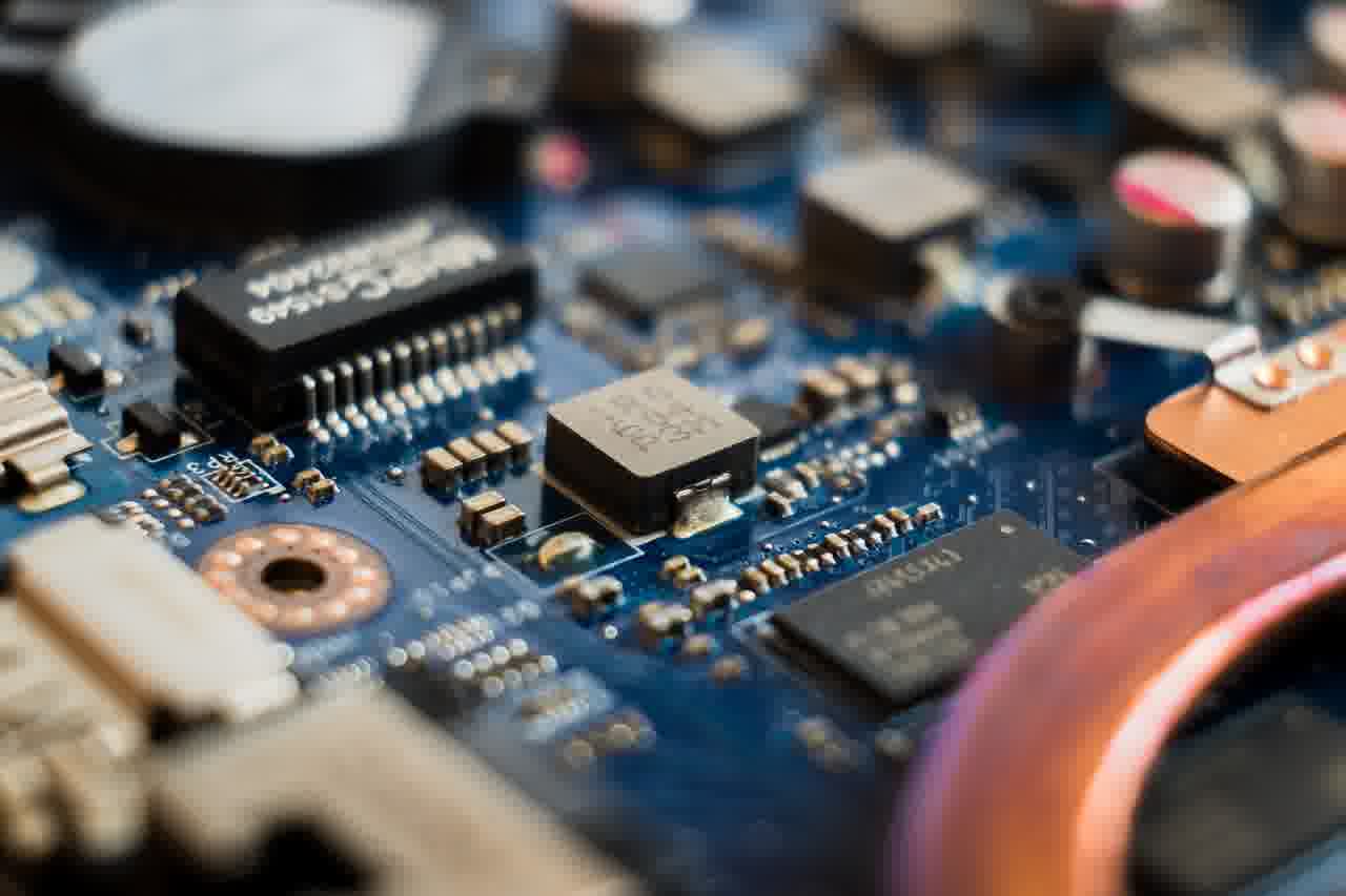 최신 CPU 성능 순위 분석: AMD와 인텔의 대결 구도 살펴보기